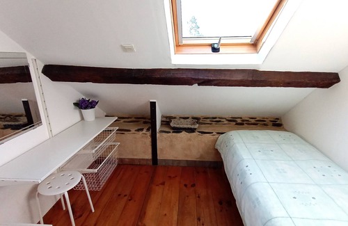La Chapelle-de-Brain Cottage | Wisteria Barn, South Brittany barn, free bikes, WiFi, near village
