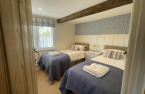 Whaddon House | Wisteria Cottage - 2 bed near Bath & many NT sites