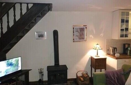 Vengeons Cottage | Wisteria Cottage 3 bedroom in the beautiful Normandie Countryside France