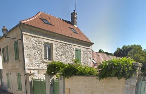Fleurines House | Wisteria Cottage