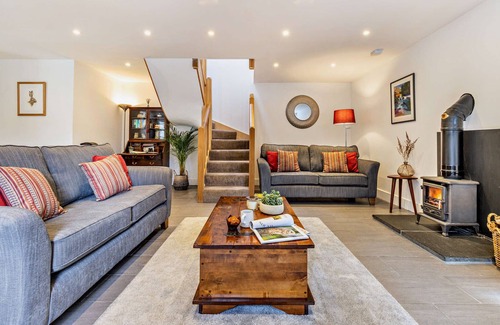 Ysbyty Ystwyth House | Wisteria Cottage - Bwthyn yr Ardd