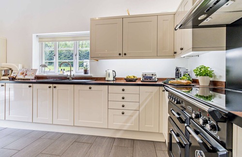 Ysbyty Ystwyth House | Wisteria Cottage - Bwthyn yr Ardd