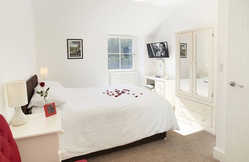 Pont-Rhyd-y-Groes Apartment | Wisteria Cottage - a beautiful property sleeping 4 guests