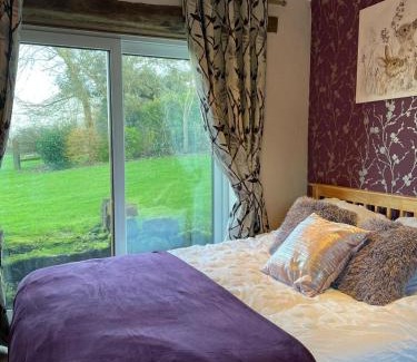 Banbury House | Wisteria Cottage - Hillside Holiday Cottages, Cotswolds