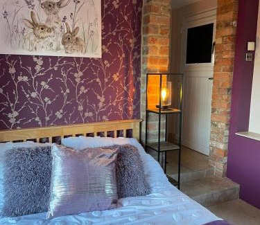 Banbury House | Wisteria Cottage - Hillside Holiday Cottages, Cotswolds