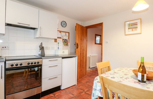 King's Lynn Cottage | WISTERIA COTTAGE, pet friendly, character holiday cottage in Gayton
