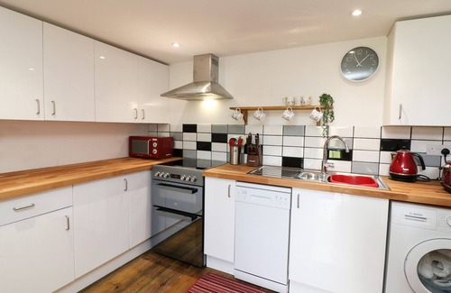 Paignton Cottage | WISTERIA COTTAGE, pet friendly, character holiday cottage in Marldon