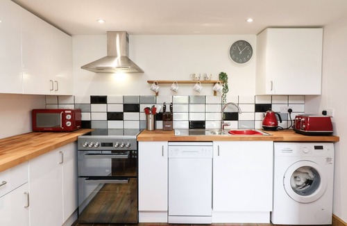 Paignton Cottage | WISTERIA COTTAGE, pet friendly, character holiday cottage in Marldon