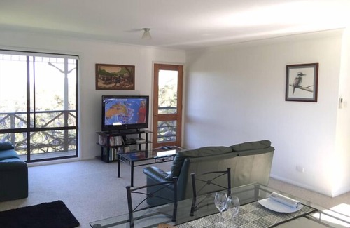Tapitallee Cottage | Wisteria Cottage @Tapitallee Lodges
