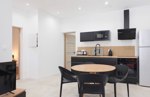 Aigues-Vives Apartment | Wisteria