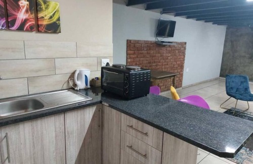 Tsantsabane House | Wisteria Lane Guesthouse