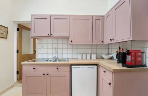 Patrixbourne Cabin | Wisteria Lodge - beautiful countryside retreat