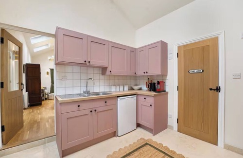 Patrixbourne Cabin | Wisteria Lodge - beautiful countryside retreat