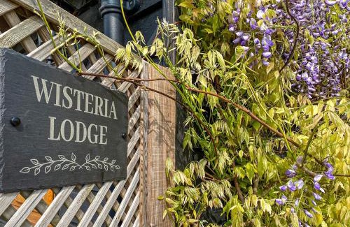 Diss House | Wisteria Lodge - Ukc5804