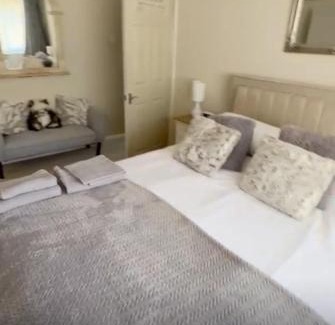 Henley-on-Thames Apartment | Wisteria Place