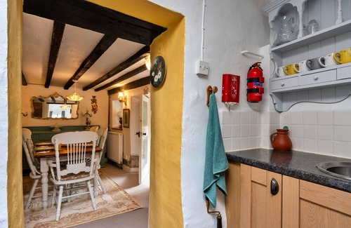 Dolton Cottage | Wisteria Way