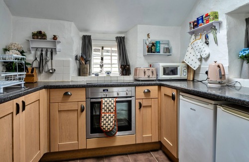 Dolton Cottage | Wisteria Way