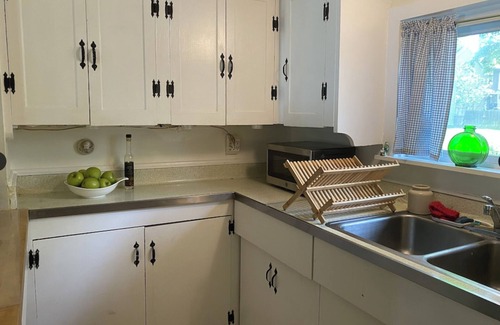 Guilford Cottage | WITH INN —Charming 2-bedroom cottage in Guilford with WiFi and AC
