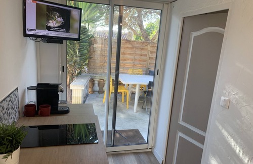 7th Arrondissement Apartment | With or without a car: shops, beaches, town centre, transport etc.