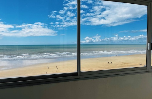 Vendee Apartment | With panoramic ocean views, this apartment is located on the 5th and top floor.