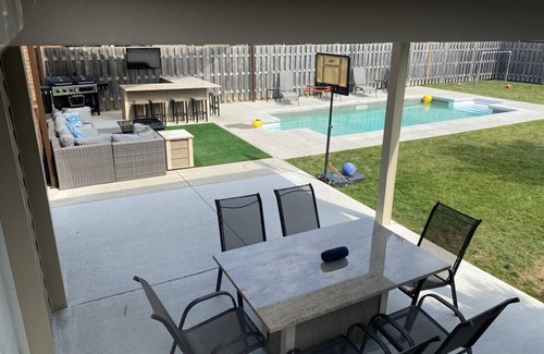 Leamington House | With Salt Water Pool