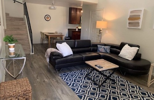 North Scottsdale Condo | With snowbirds landing here you will be at home. City of Scottsdale: 2027801.