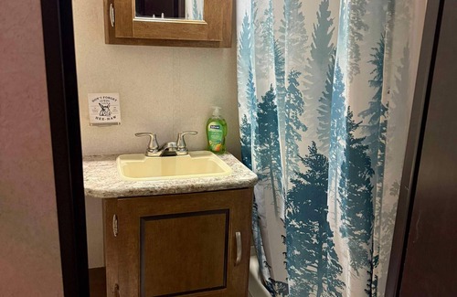 Paluxy House | With the Hollidays around the corner I have this cozy RV that sleeps 6 people.