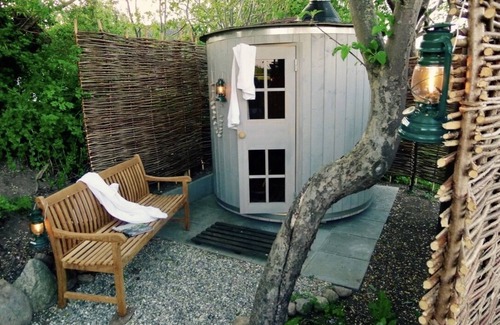 Behrensdorf House | With wood-burning stove, free firewood, WLAN, sauna, garden, a few minutes from the beach.