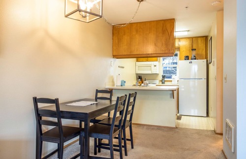 Hood River Condo | Within minutes to Downtown, breweries and waterfront!