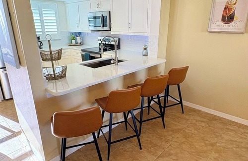 Marco Island Condo | Within walking distance to beach access and restaurants. Newly decorated Condo