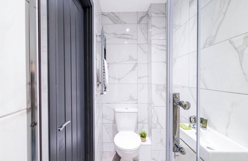 Forest Fields Apartment | Wiverton Apt #2 - Central Location - Free Parking