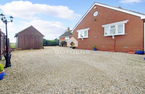 Manningtree House | Wix, with its rolling countryside and reputation as a peaceful village, perfect for a rural stay