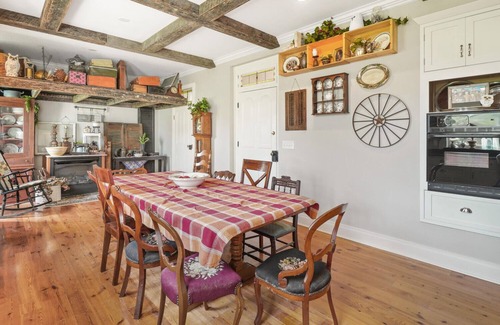 Adamstown House | Wizard's Escape, Sleeps 15+, 2 Escape Rooms, Pool and Game rooms