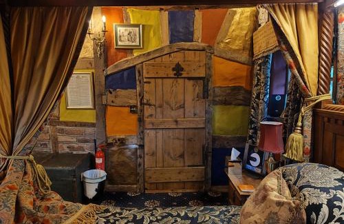 Alderley Edge House | Wizards Thatch Luxury Suites