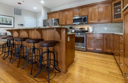 Lexington Apartment | WLU & VMI’s Urban Retreat with Private Parking