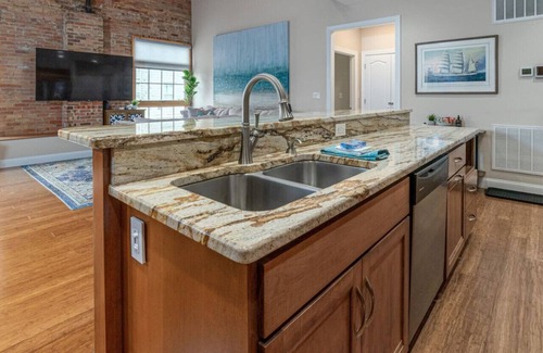Lexington Apartment | WLU & VMI’s Urban Retreat with Private Parking
