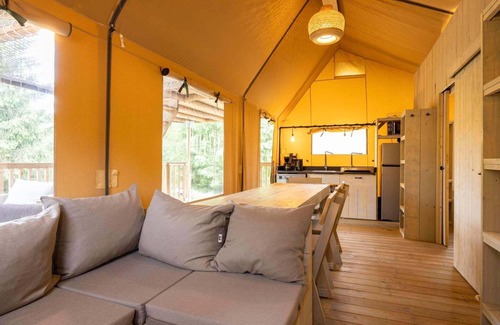Signy-lAbbaye Apartment | Wodden 8-Person Holiday Tent