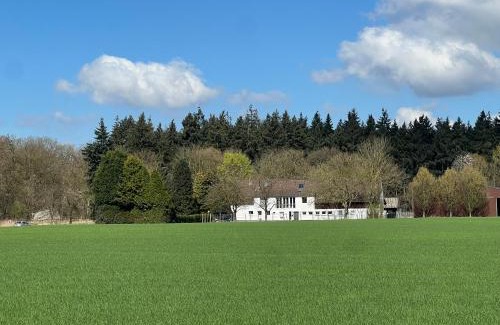 Alpen Apartment | Wohlfühloase - Moderne Ferienwohnung mit großem eingezäuntem Garten in Alleinlage an Feld & Wald, Natur pur trifft auf Komfort, Wellness und gute Erholung