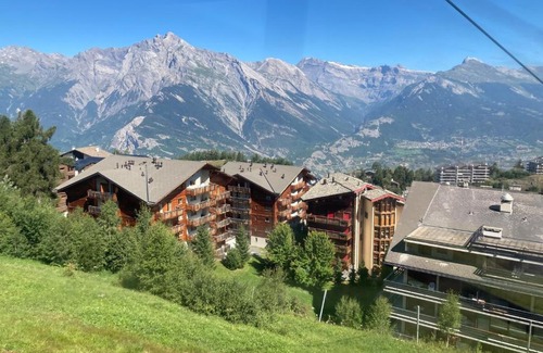 Saint-Pierre-de-Clages Apartment | Wohnung ETHEROLLA NEND240 SKI IN AND SKI OUT