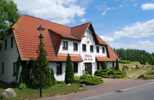 Dargun Apartment | Wohnung in Dargun mit Pool und Streichelzoo, cleaning included