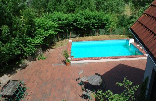 Dargun Apartment | Wohnung in Dargun mit Pool und Streichelzoo, cleaning included