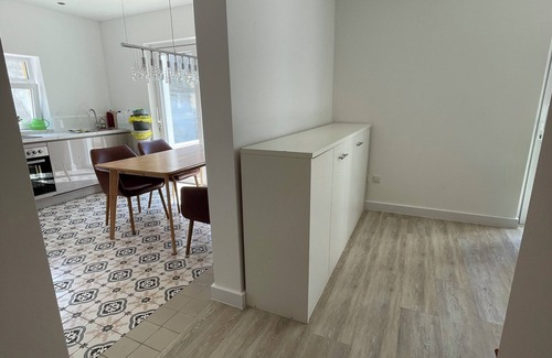 Halle Cottage | Wohnung mit 3 Schlafzimmern bis 4 Gäste