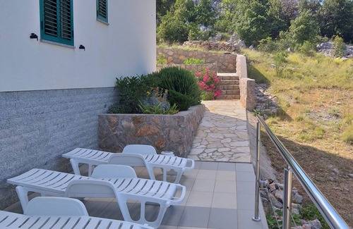 Cesarica House | Wohnung Tonka für Einen Ruhigen Urlaub am Meer und Bergen