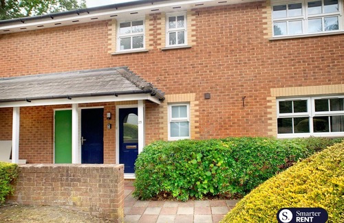 Wokingham Apartment | Wokingham - 2 Bedroom Maisonette - With Parking