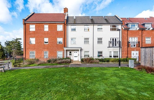 Wokingham Apartment | Wokingham Stylish Two Bedroom Apartment