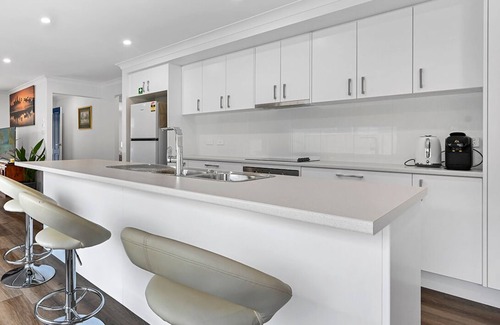 Orange East Villa | Wolaroi Villa 1, with Netflix and Disney Plus - In a Quiet Street
