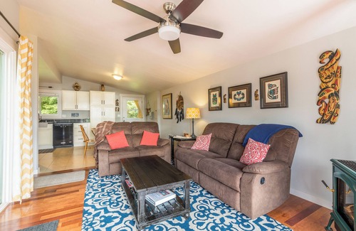 Langley House | Wolf Beach Cottage by AvantStay | Harbor Views