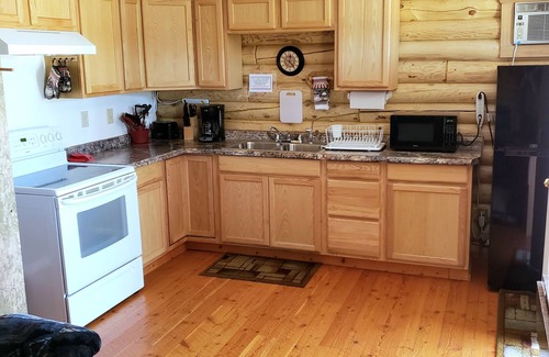 Etna Hotel | Wolf Den Log Cabin Motel and RV Park