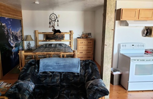 Etna Hotel | Wolf Den Log Cabin Motel and RV Park