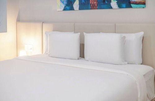 Gay Village Hotel | Wolf King – Downtown Urban Stay